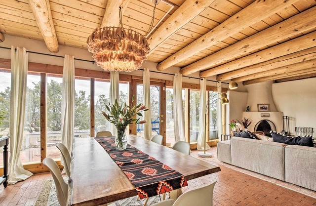 NEU! Authentisches Santa Fe Adobe Home mit Blick auf die Wüste