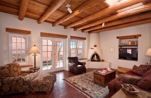 Authentic Southwest Elegance ~ zu Fuß zum Plaza, Kiva Kamine & Blick auf die Berge