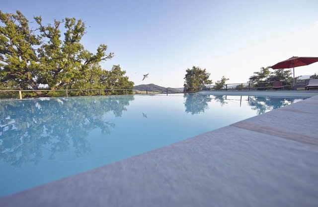 Mittelalterliches Bauernhaus aus Stein, Swimmingpool, Aussicht, Grill, WLAN, Zimmer mit Bad und Klimaanlage