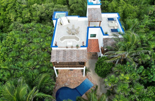 Autumns Retreats, Spectacular Roof Top Ocean View and Jungle View Villa