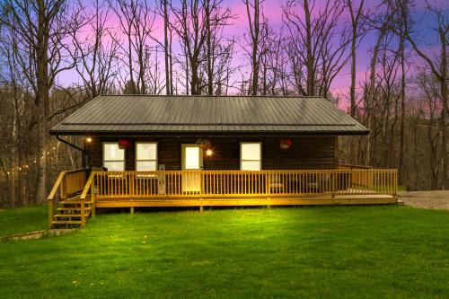 -AVAIL NEW BOOKING PROMOTIONS - Secluded Cabin King Bed XBOX WIFI HotTub Games Firepit Close to Hiking Trails