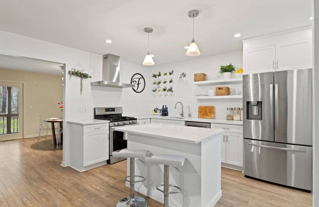 Available for the 2024 Belmont Stakes - Townhome - With a Pool and Lake access.