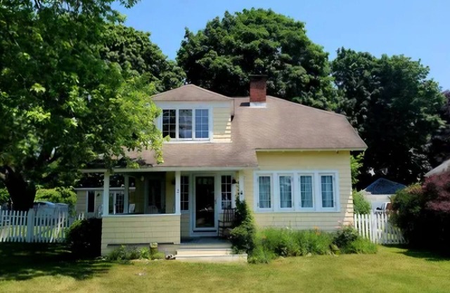 AVAILABLE JULY 2025 Charming 2 bedroom bungalow 1 block to the beach Madison CT