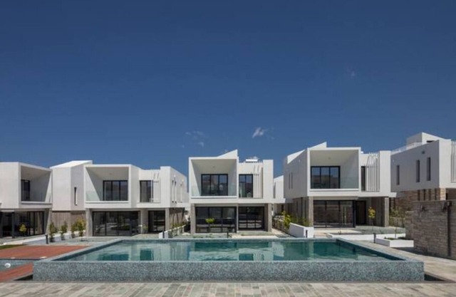 3 Bedroom Villa with communal pool