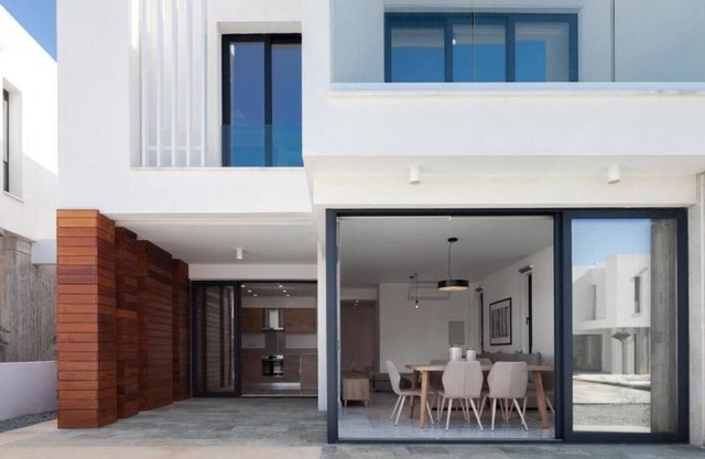 Avalon 6, 3 bedroom Villa with Communal Pool