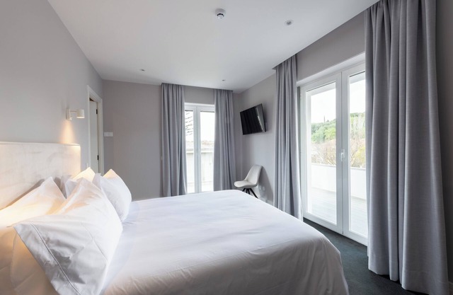 Avenue Hill Hotel