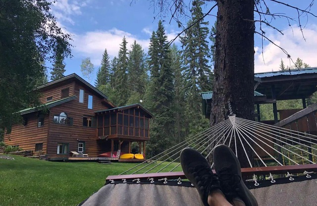 Avery Creek Chalet on Blaeberry Valley