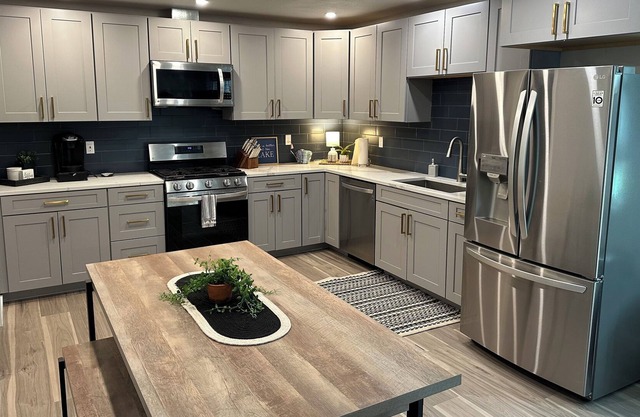Avondale Creek Retreat - Come relax in our newly remodeled home.