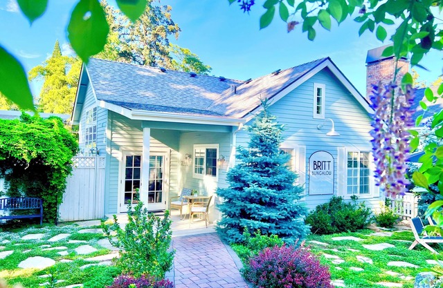 Award Winning Britt Bungalow in the Historical Heart of Jacksonville Oregon