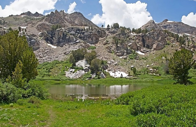 AWE-INSPIRING HOLIDAY SPOT! TWO COZY AND CLEAN UNITS, PARKING, POOL