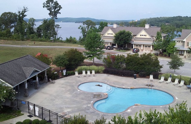 Awesome 3 Bedroom, 2 Bath, Lakefront Condo