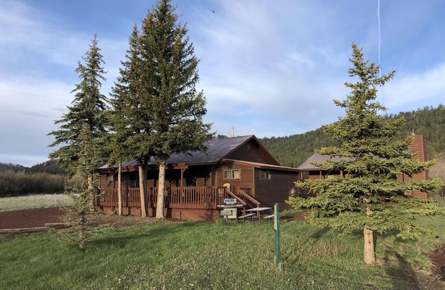 4BR / 2BA Kabine auf der Main Street in Greer! 260 $ / Nacht