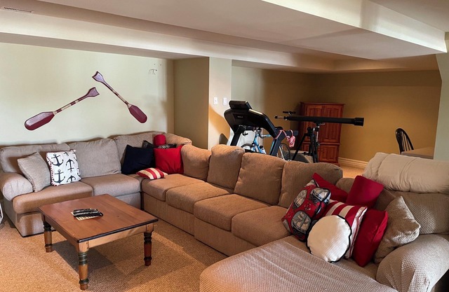 Awesome 5 Bedroom Lake House on Sandy Lake