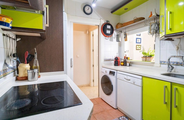 Awesome apartment in Calahonda with kitchen