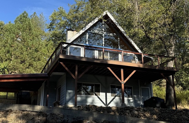 Awesome Family Lake House, Big Deck, Game Room - Shasta Lakeshore Retreat #17