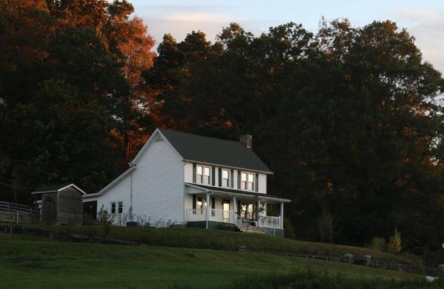 Awesome Flat Top Farmhouse