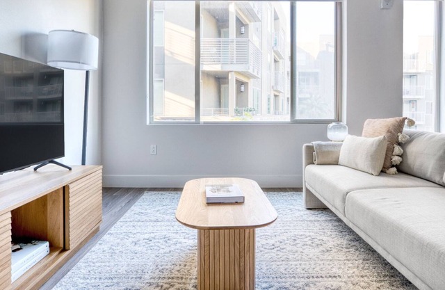Awesome Fremont Studio w/ Gym & Pool, 5 mins to Tesla, by Blueground