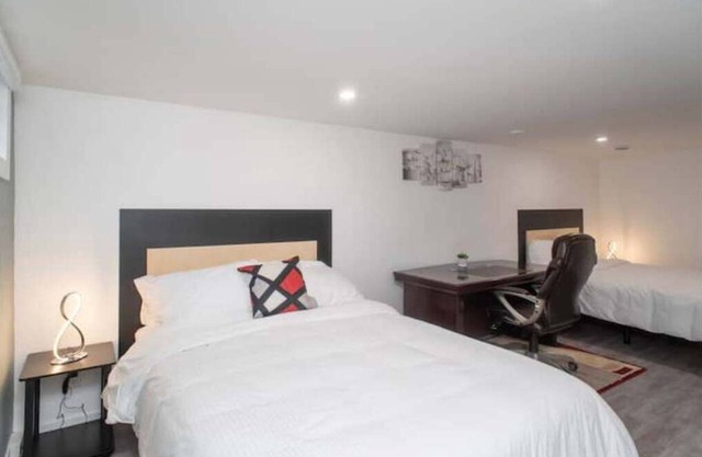Awesome Group Hosting ~ 6 Beds ~ Thunder Bay