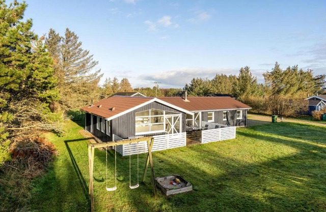 Awesome Home In Lkken With 4 Bedrooms, Wifi And Indoor Swimming Pool