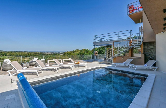 Tolles Haus in Radovan mit Sauna