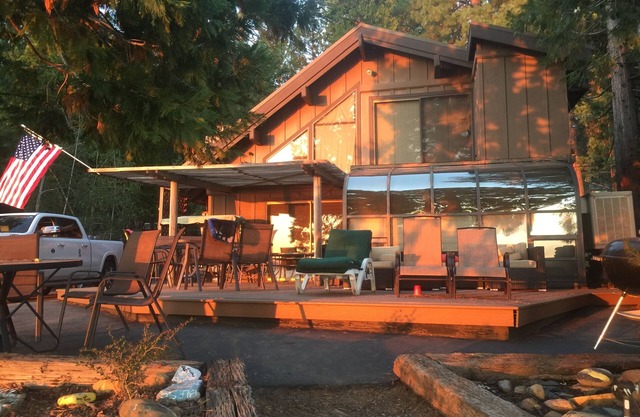 Super Lakefront, 3 Boote, Dock, Bojen, Bootsrampe, RV Spot & 3 Jet Ski Rampen