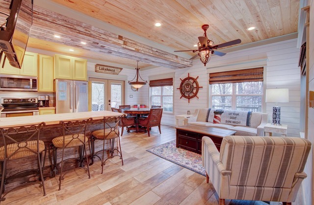 Awesome Lighthouse Lake House on Greers Ferry Lake with private beach