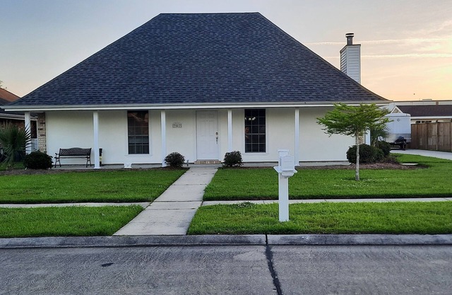 Awesome location, great parking, with a park in our backyard