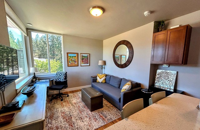 Awesome location/place: River trail, Old Mill District, easy drive to the Mt.