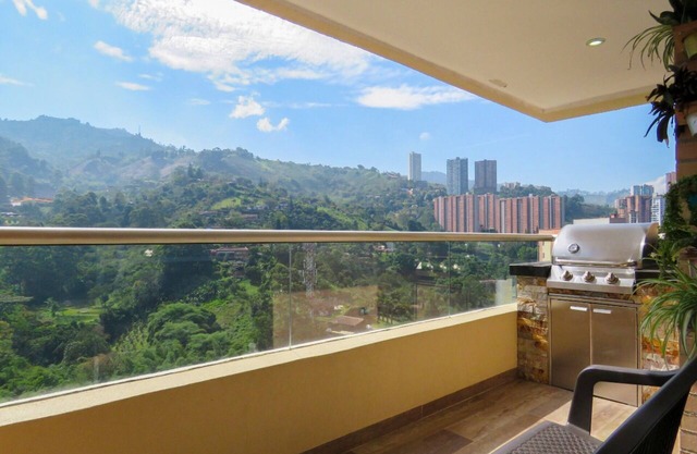 Awesome modern Apartment with Beautiful Views, in charming Sabaneta