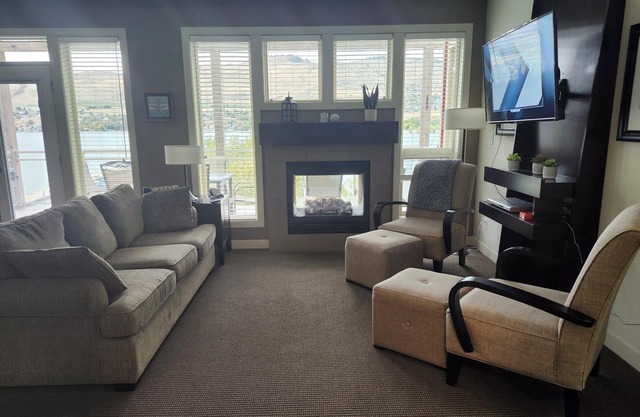 AWESOME Okanagan Waterfront Vacation Rental!