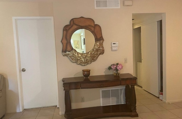 Awesome one bedroom condo in golf community