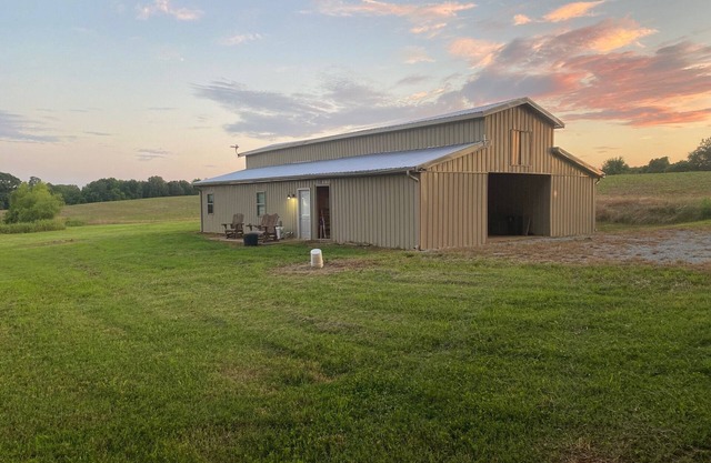 Awesome Private Cabin on 600 acre farm bordering JOE WHEELER STATE PARK!