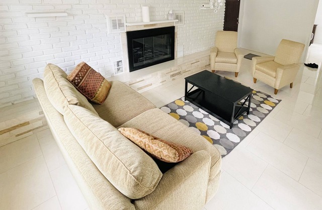 Awesome private house in the heart or Royal oak