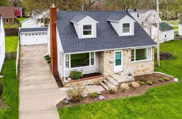 Awesome Stay - 1 min away lake Erie / Boat rental , Cedar point (Upstair)