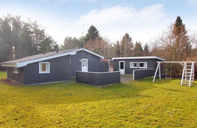 "Axilen" - 1km from the sea by Interhome