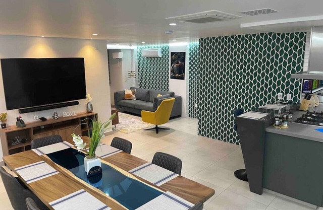 Ayacucho Luxury one block to metro and Zona Viva