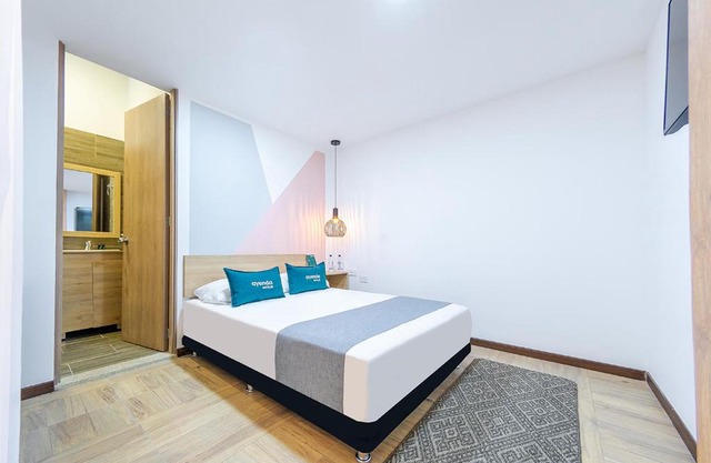 Ayenda De La Calle Real