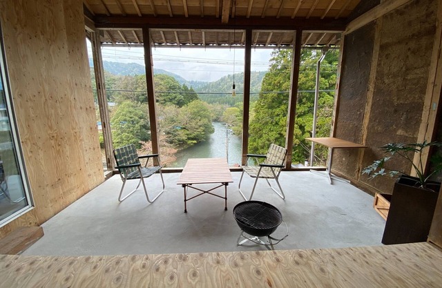 Ayu House Nagahama Shiga There is a BBQ space with a panoramic view of the Takatoki River / Nagahama City Shiga