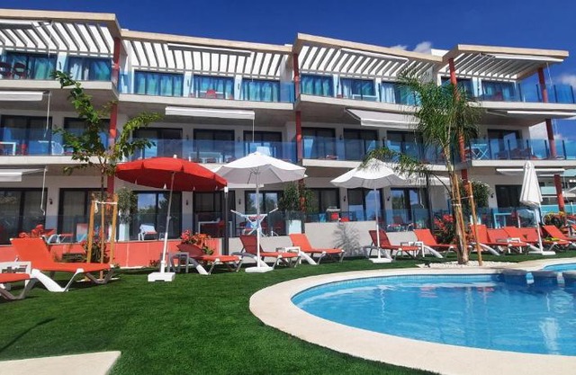 AZAHAR BEACH Red Apartments & Spa