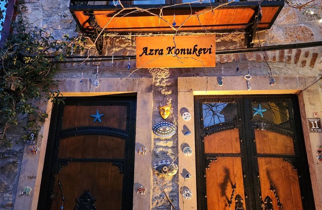 Azra Konuk Evi