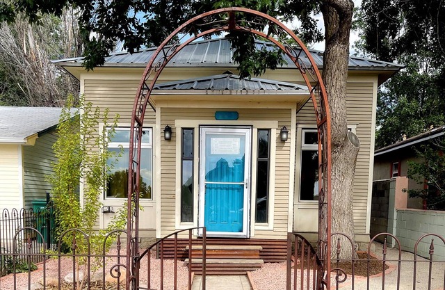 "Azteca Amor" A Victorian Gem in the Southwest