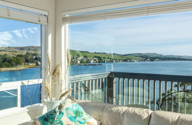 Azul Casa Sereno By The Sea - Luxurious Cal King, Easter King, and 2 Queen Beds!