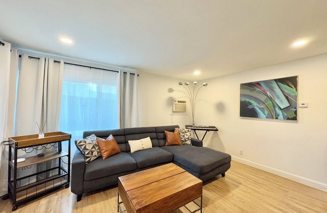 Azure Abode with Wifi / AC Near Napa, SF, Hospitals & Bay Area!