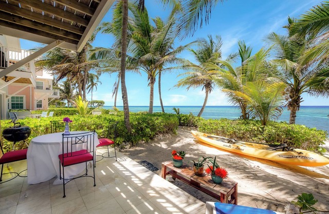 Azure Breeze #4, Beachfront, White Sand, Bikes, Kayak, Snorkel Gear, Rum Point!!