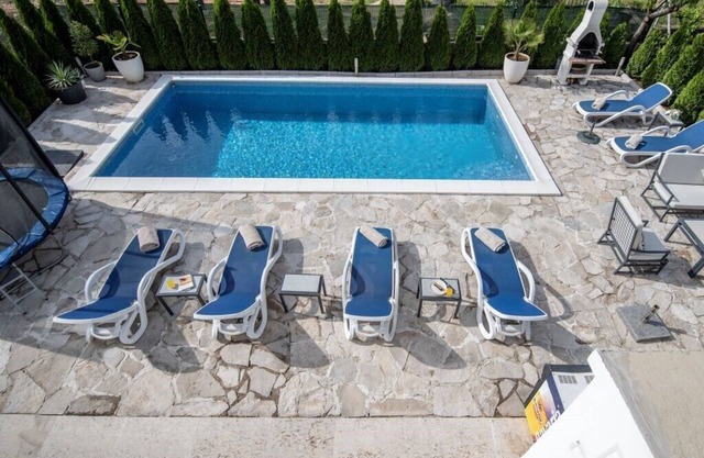 Azzurro I apartment with Swimming pool & Jacuzzi in Trebinje