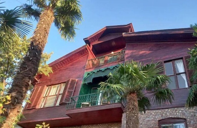 Büyükada’da Deniz Manzaralı Köşk