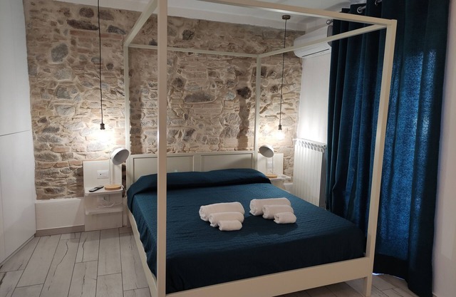 B & b Badolato Gallery--the art of the seaside village