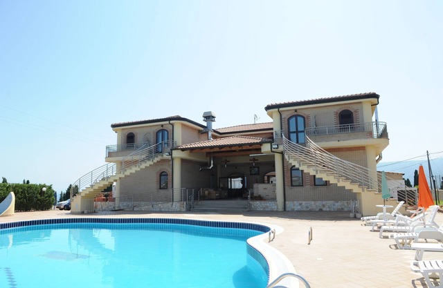 B&B - Hotel con Piscina