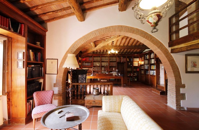Die Eleganz einer historischen Villa und der herzliche Empfang einer Familie.