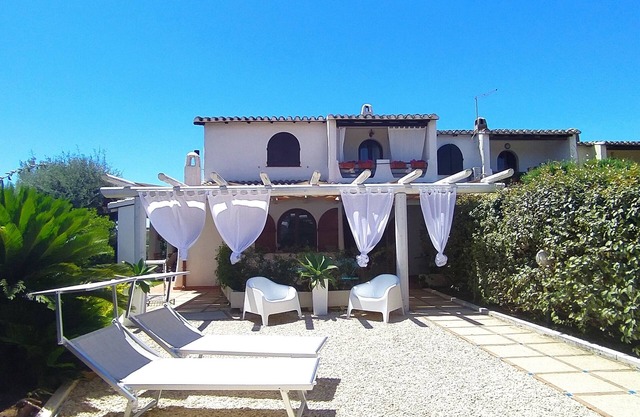 B&B in villa 300 mt from the beach, between Cagliari and Villasimius, Sardinia